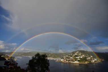 30 October 2021 - 15-50-13
A decent rainbow ribbon spanning the river Dart this afternoon. Dartmouth at left, Kingswear at right. Pot of gold nowhere to be seen.
------------------------
Devon double rainbow